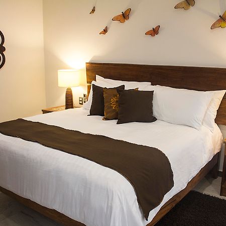 Casa Ticul Hotel Boutique - 5Th Ave (Adults Only) Playa del Carmen Exterior photo A bed with a bed runner