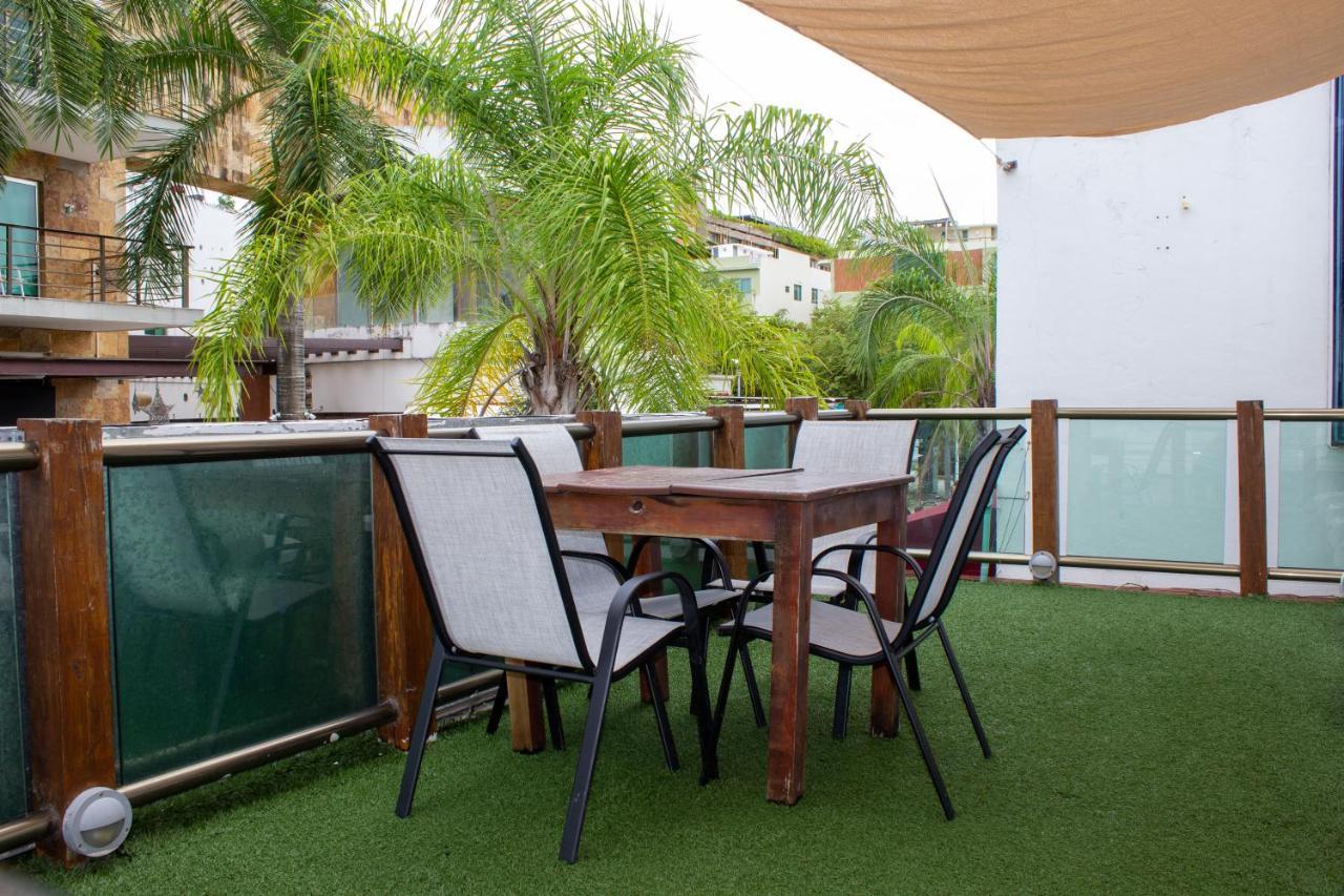 Casa Ticul Hotel Boutique - 5Th Ave (Adults Only) Playa del Carmen Exterior photo Artificial grass on a balcony